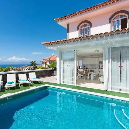 Luxury White With Sea View, Heated Pool 빌라 아데제