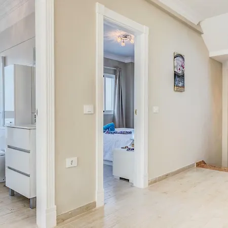 Luxury White With Sea View, Heated Pool *