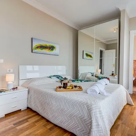 빌라 Luxury White With Sea View, Heated Pool 아데제