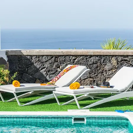Luxury White With Sea View, Heated Pool Vila