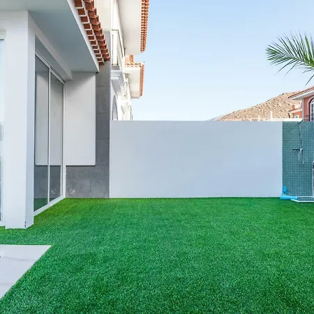 וילה Luxury White With Sea View, Heated Pool