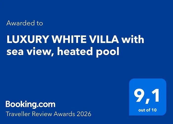 빌라 Luxury White With Sea View, Heated Pool 아데제