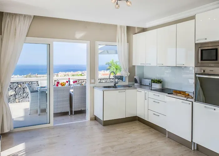 Luxury White With Sea View, Heated Pool 빌라