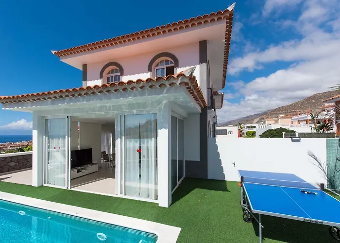 Luxury White With Sea View, Heated Pool 빌라 아데제