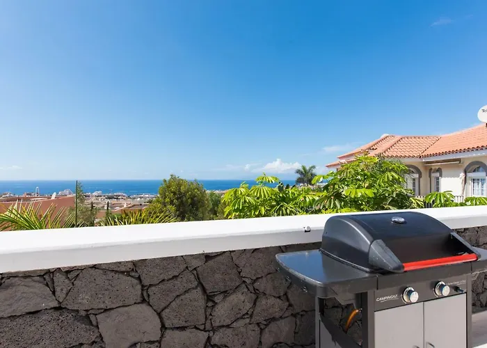 빌라 Luxury White With Sea View, Heated Pool