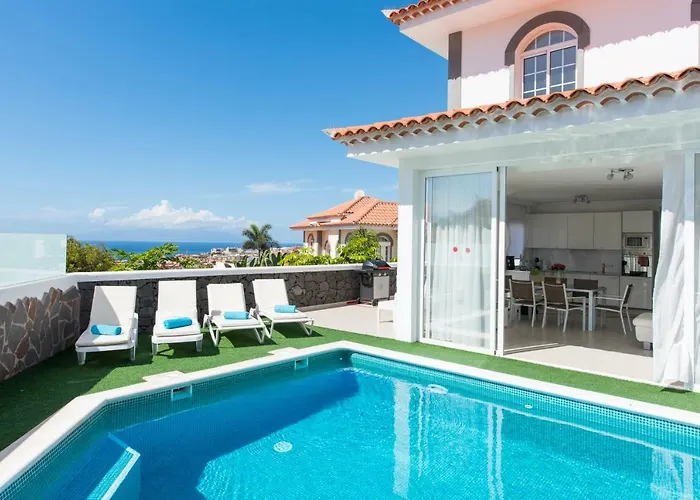 Luxury White With Sea View, Heated Pool 빌라