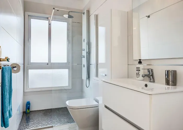 Luxury White With Sea View, Heated Pool 아데제