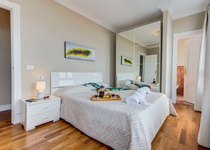 빌라 Luxury White With Sea View, Heated Pool 아데제