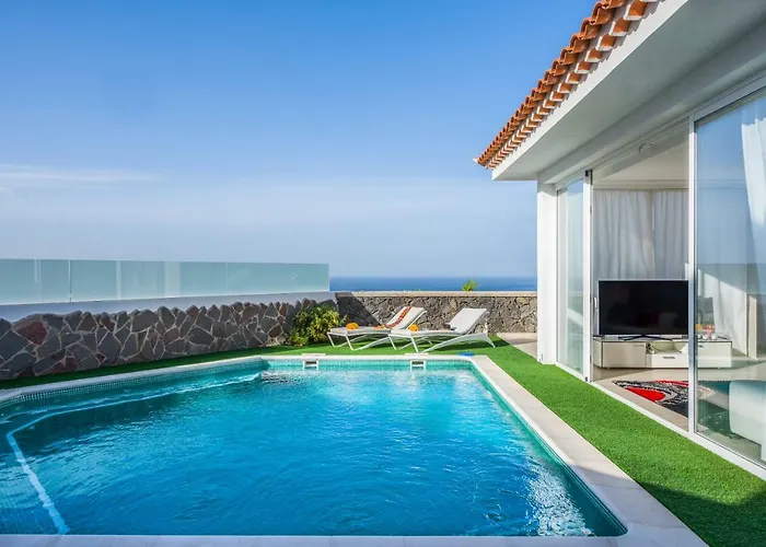 Luxury White With Sea View, Heated Pool * 아데제