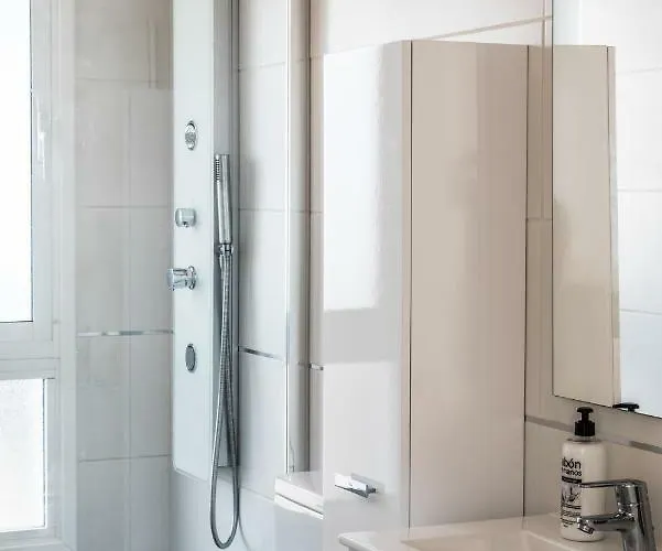 Luxury White With Sea View, Heated Pool * 아데제