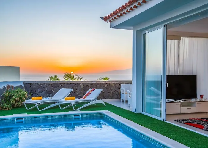 Luxury White With Sea View, Heated Pool 빌라 아데제