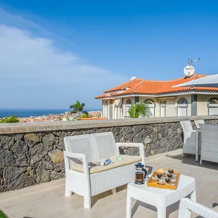 Luxury White With Sea View, Heated Pool Vila