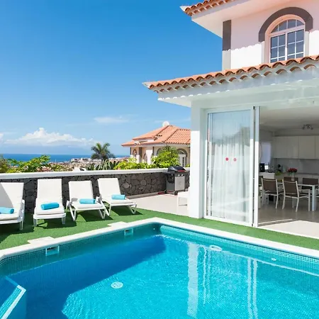 Luxury White With Sea View, Heated Pool Vila