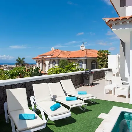 Luxury White With Sea View, Heated Pool Vila