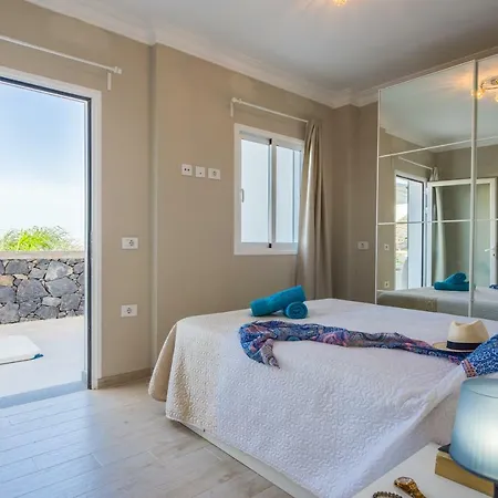 Luxury White With Sea View, Heated Pool Vila *